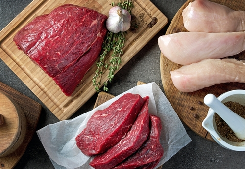 For 1 In 4 People, Higher Meat Intake Linked To Slower Cognitive Decline By StudyFinds Analysis •